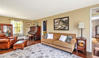 11 Pine Ave, Barrington, RI 02806