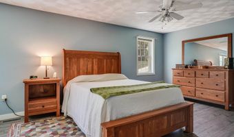 8 Royal Ln, Raymond, NH 03077