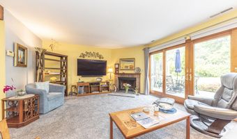 765 Peninsula Ct, Ann Arbor, MI 48105