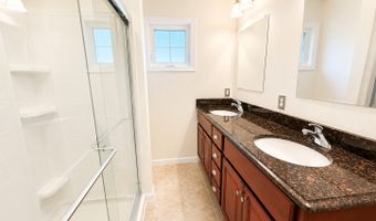 8 Old Oak Dr 8, Brookfield, CT 06804