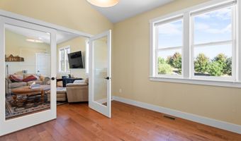 21358 OAK Ln, Aurora, OR 97002