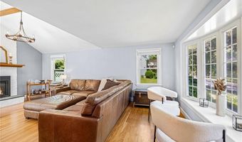 64 Dean St, Cranston, RI 02920