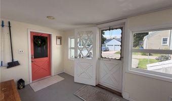 38 Hilltop Ave Cottage, Middletown, RI 02842