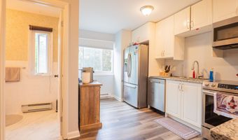95 Chestnut St APT I, Bethel, CT 06801