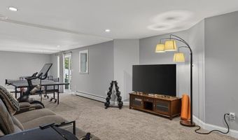 43 Skyline Rd, Bangor, ME 04401