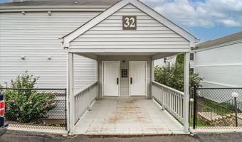 55 Mill Plain Rd 32-20, Danbury, CT 06811