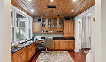 910 ALAMEDA St, Orlando, FL 32804