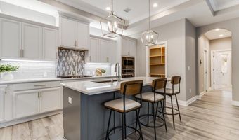 4936 N Prestwick Ave, Bel Aire, KS 67226