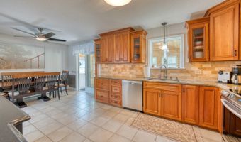 11 Hally Ln, Colchester, CT 06415