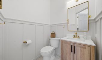 510 Golden Valley Ln, Algonquin, IL 60102