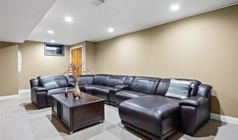2 Windsor Ct, Amityville, NY 11701