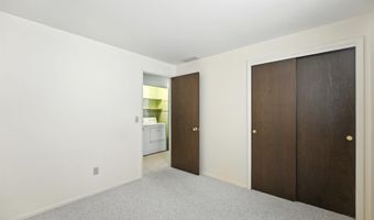 405 Hilltop Dr, Angola, IN 46703