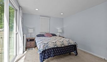 82 Vera St, Warwick, RI 02886