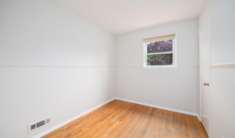 540 Sherman Ave, Belford, NJ 07718