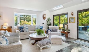 140 Connection St, Newport, RI 02840