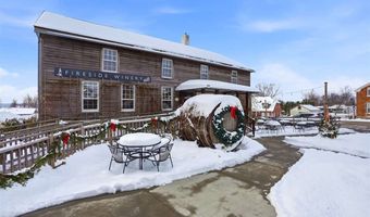 4402 220Th Trl, Amana, IA 52203