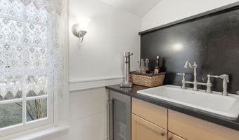 5 Old Manchester Rd, Amherst, NH 03031