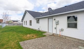 2851 E Chasewood Dr, Ammon, ID 83406