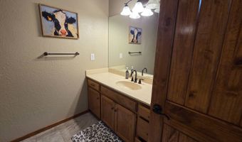 568 Woodford Rd, Ardmore, OK 73401