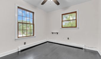 19 CENTER St, Barnegat, NJ 08005
