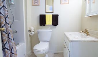 521 N Calhoun Shores Pkwy, Calhoun Falls, SC 29628