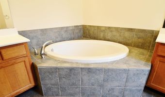 19 MARINA Dr, Bayonne, NJ 07002