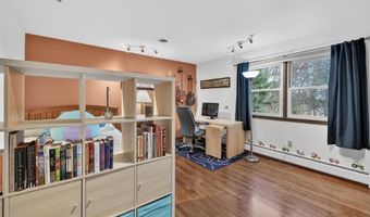 6 Amanda Ct, Airmont, NY 10952