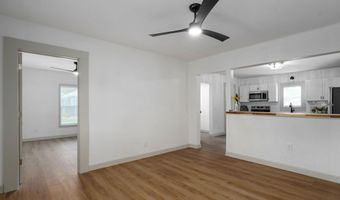 933 S Rinker Ave, Aurora, MO 65605