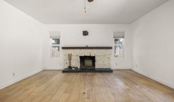 2325 Parkway Dr, Camarillo, CA 93010
