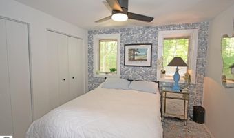 6001 S Hlavka Hls, Maple City, MI 49664