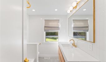 7 Carpenter Ave, Barrington, RI 02806