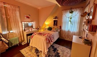 172 Bluff Ave, Cranston, RI 02905