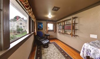 369 37th St, Astoria, OR 97103