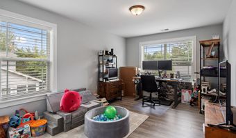 140 Pennant Ave, Beachwood, NJ 08722