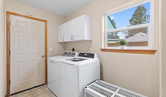 20794 WALNUT St NE, Aurora, OR 97002