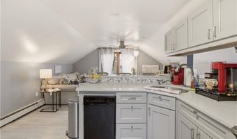 9 Bacheller St, Newport, RI 02840
