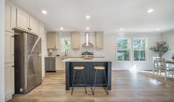 103 Bush Dr, Bonneau, SC 29431