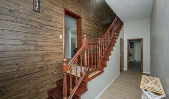 270 E Skyline Dr, Ballwin, MO 63011