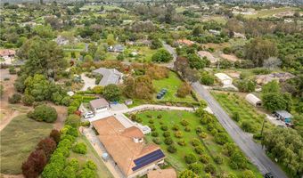 735 Del Valle Dr, Fallbrook, CA 92028