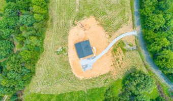 9009 Stonewall Rd, Appomattox, VA 24522