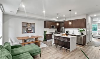 1102 S HIGHLAND St 3, Arlington, VA 22204