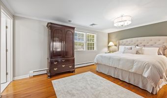 475 Riverside Dr, Cheshire, CT 06410