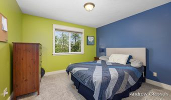 10 Fox Point Ct, Ada, MI 49301