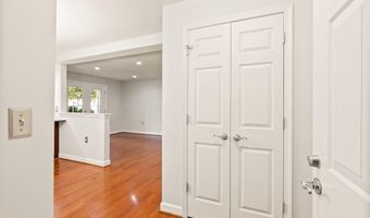 4089 S FOUR MILE RUN Dr 201, Arlington, VA 22204