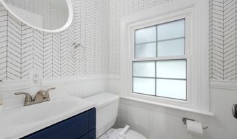 1130 17TH St S, Arlington, VA 22202