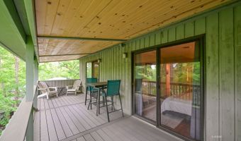 7673 Woodmere Dr 27, Athens, OH 45701