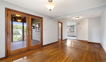 129 Plymouth Rd, Bellingham, MA 02019