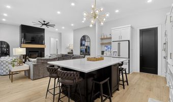810 Caddo Dr, Benton, AR 72019