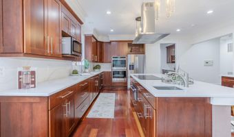9715 SINGLETON Dr, Bethesda, MD 20817