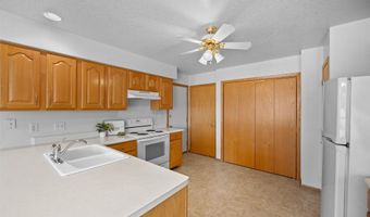 961 Robin Cir, Altoona, IA 50009